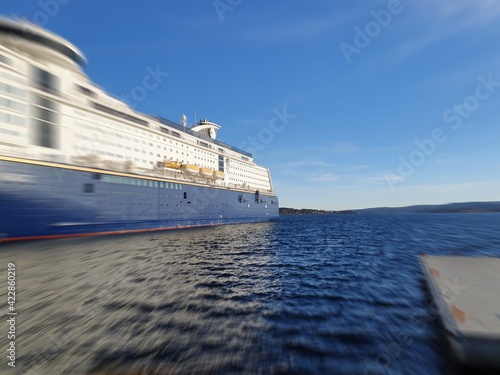 Canvas Print cruise ship in port - Oslo