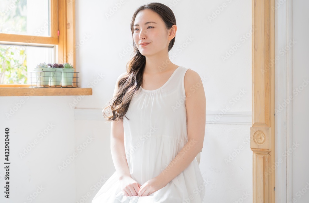 若い日本人女性　ビューティー　イメージ