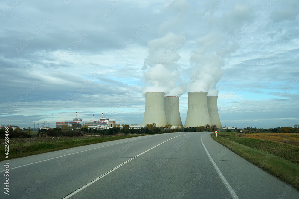 Temelin Nuclear power station plant with two atomic reactors and four cooling towers, Temelin, Czech Republic Temelin Nuclear power station plant with two atomic reactors and four cooling towers, Temelin, Czech Republic