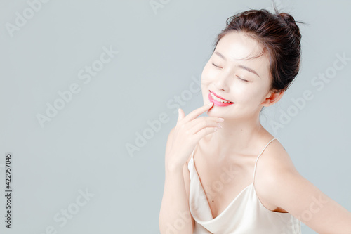 Εκτύπωση καμβά Portrait Of Beautiful Woman in Studio