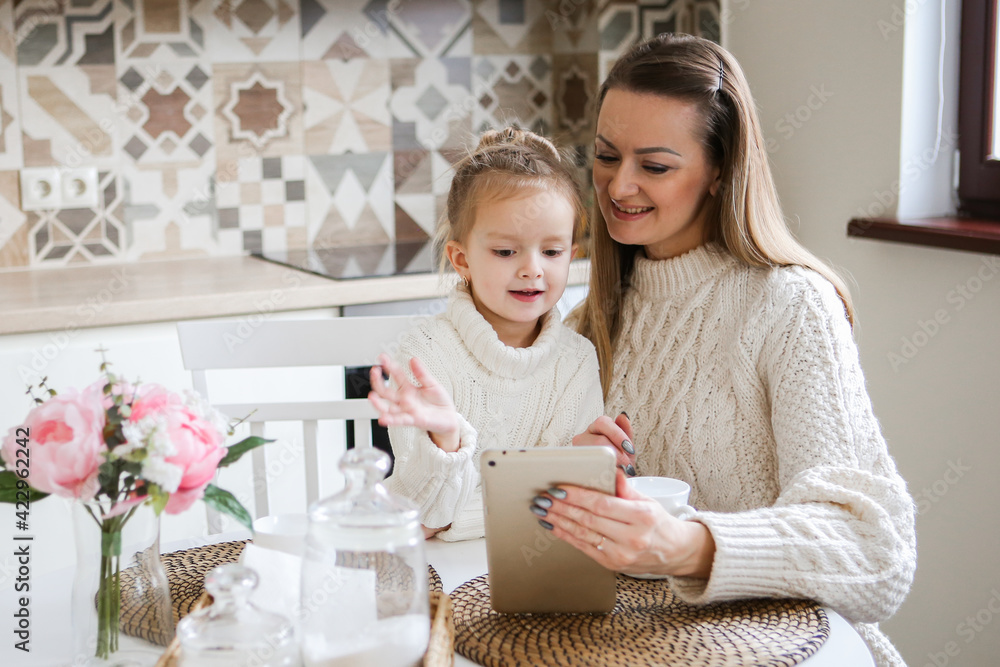 miling mother takes selfie with cute daughter on tablet, happy young mom laughing makes photo with daughter at home, single mom and adopted children playing fun with phone miling mother takes selfie with cute daughter on tablet, happy young mom laughing makes photo with daughter at home, single mom and adopted children playing fun with phone