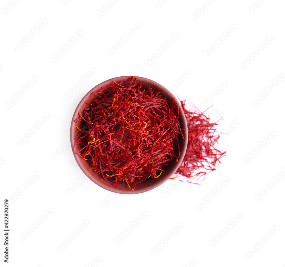 Naklejka premium Dried saffron and bowl on white background, top view