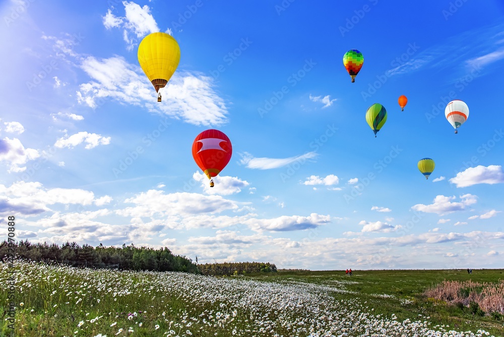 Obraz premium balloon amid blue sky . soar in the clouds