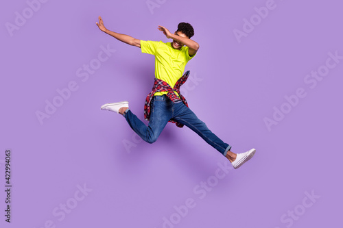 Obraz na plátně Full size photo of young handsome cheerful smiling positive afro man jumping sho