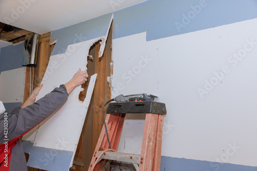 Fotografi Kitchen renovation in progress with removed old sheetrock preparing for new cabi