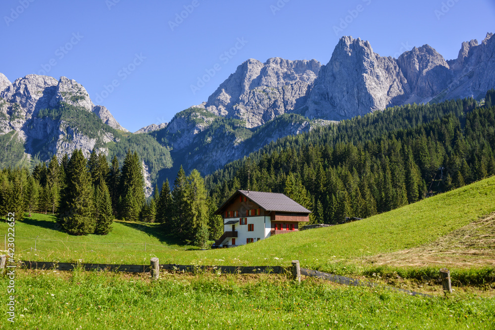 Paisaje rural en los Alpes italianos