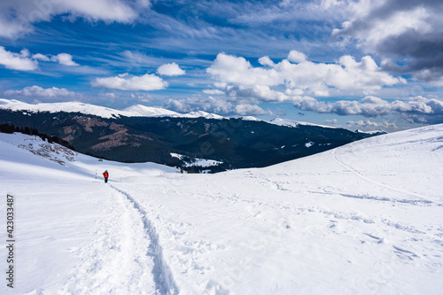 Obraz na płótnie Winter hike in the Carpathian mountains in Romania w salonie