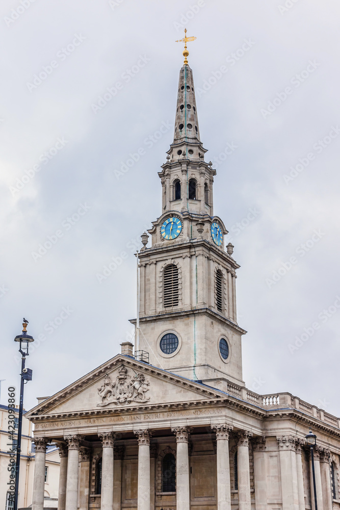 English and Chinese Anglican Church of Saint-Martin-in-the-Fields, Trafalgar Square in the City of Westminster, London, UK. Church was constructed to a Neoclassical design in 1724. English and Chinese Anglican Church of Saint-Martin-in-the-Fields, Trafalgar Square in the City of Westminster, London, UK. Church was constructed to a Neoclassical design in 1724.