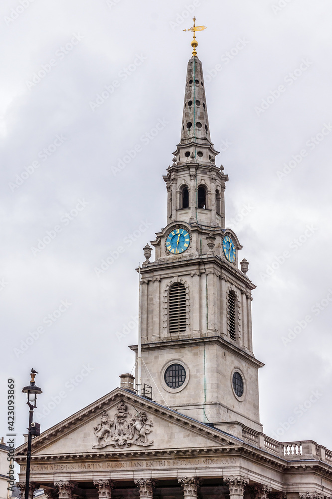 English and Chinese Anglican Church of Saint-Martin-in-the-Fields, Trafalgar Square in the City of Westminster, London, UK. Church was constructed to a Neoclassical design in 1724.
