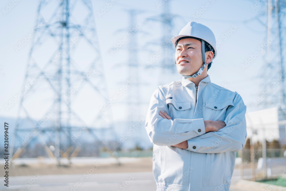 電気工事士・電力会社・作業着を着た男性
