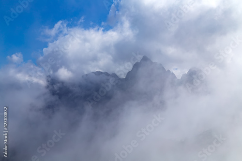 Mountain top cloud beauty sky view fog peak
