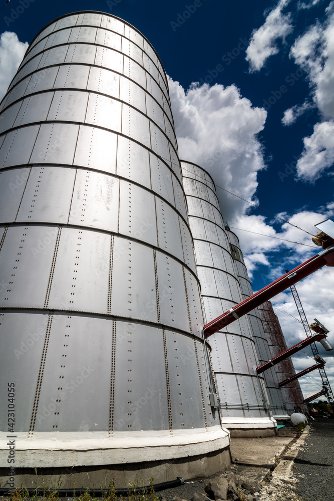 Photo of Metal-made Grain Storage Facilities Photo of Metal-made Grain Storage Facilities