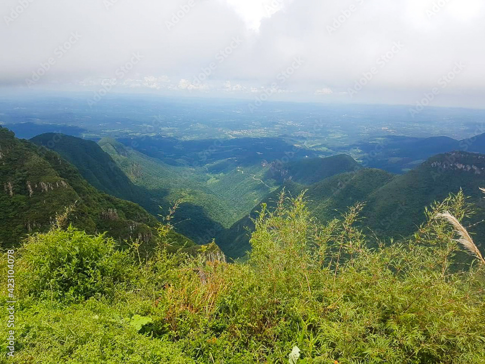 Fototapeta premium Paisagem nas montanhas