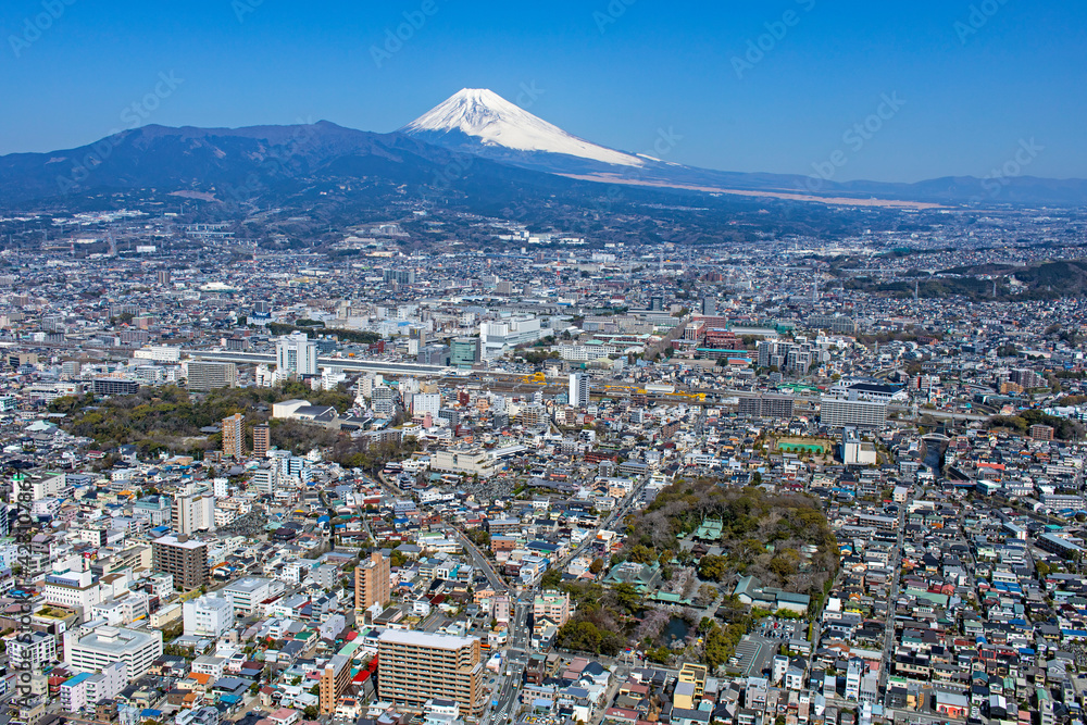 三島市と富士山・三島上空から富士山を望む・空撮
