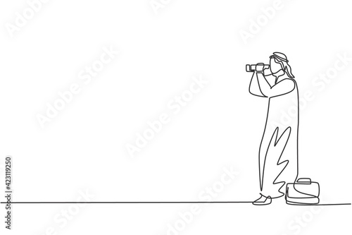 Single continuous line drawing young Arab business man analyze market stock using binocular. Professional manager. Minimalism metaphor concept. Dynamic one line draw graphic design vector illustration