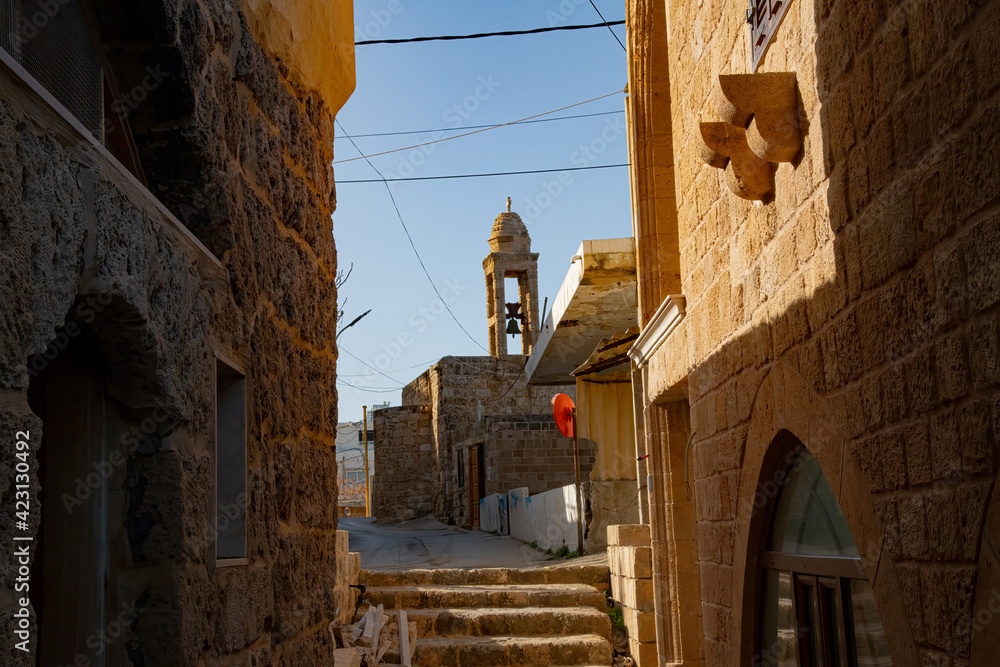 Φωτογραφία narrow street with the old church Lady of the sea in the old part of Batroun in