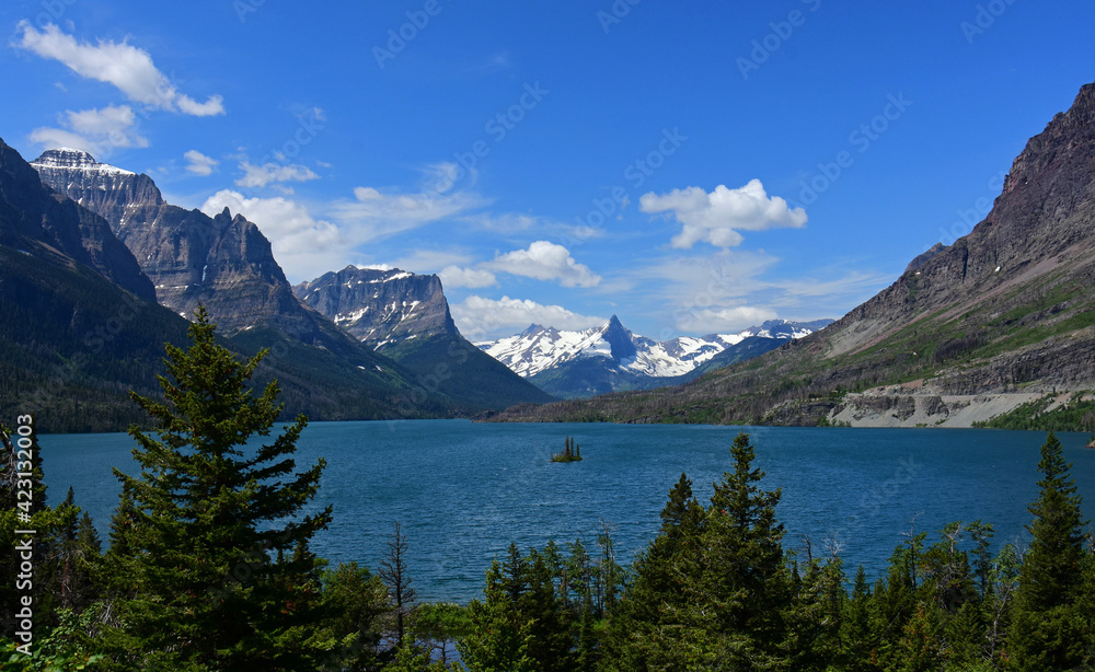 spectacular panorama of fusillade mountain and gunsight ridge from the wild goose island lookout in glacuer national park, montana