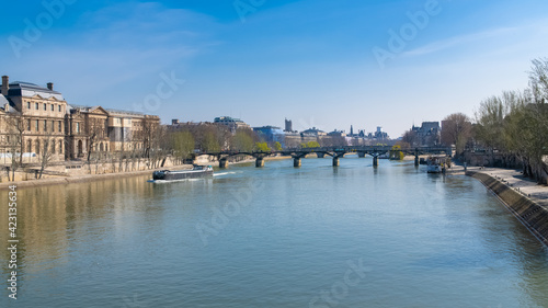 Paris, the Pont des Arts on the Seine © Pascale Gueret