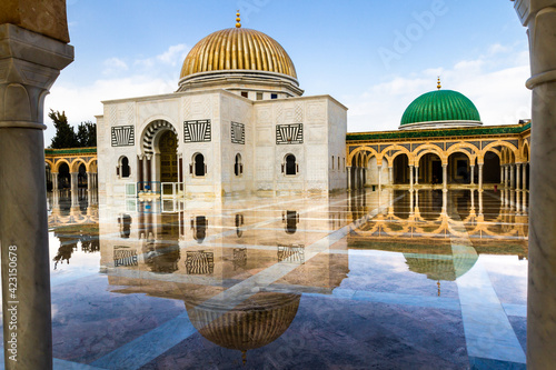 Obraz na plátně Mausoleum of Habib Bourguiba after the rain