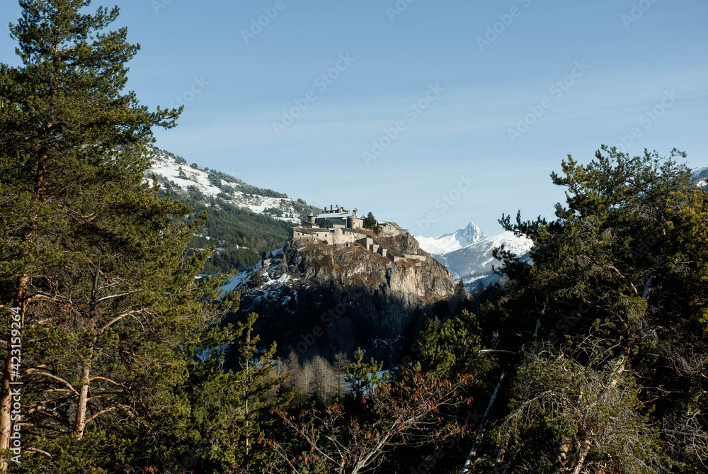 Naklejka premium Chateau-Queiras en hiver