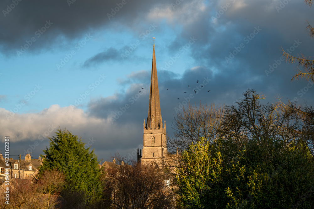 Obraz premium Cotswold village view of old Church