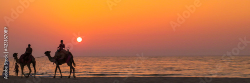 Canvas Print a blurry trembling image of a sunset over the Persian Gulf, the driver leads the