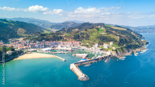 Obraz na płótnie aerial view of ondarroa fishing town, Spain w salonie