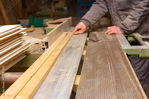 Carpenter is using circular saw to cut, to makes clean precise cut