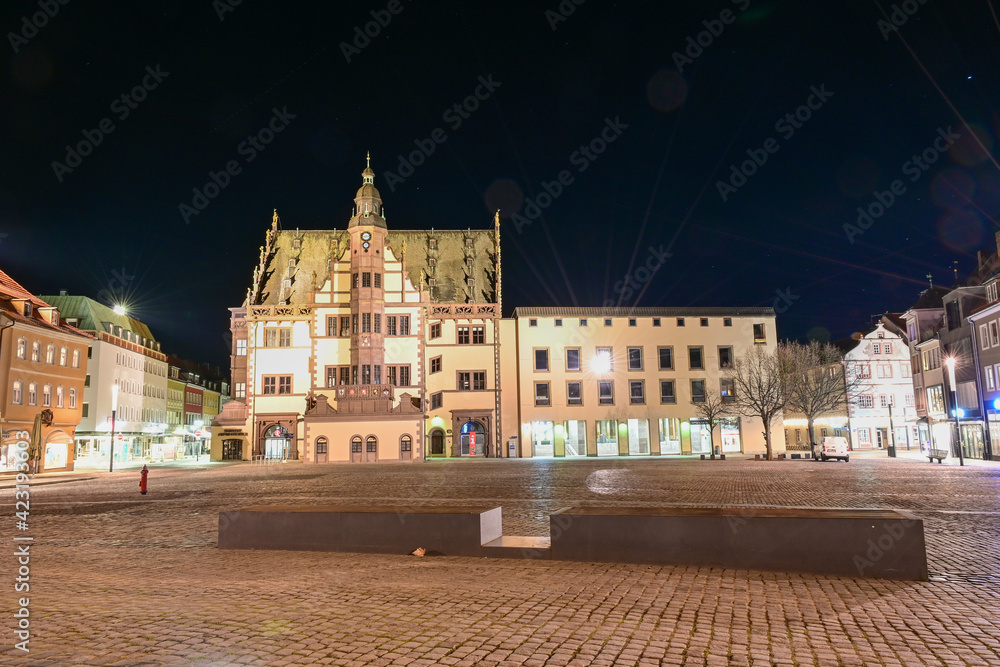 Rathaus und Marktplatz in Schweinfurt beleuchtet bei Nacht, Franken, Bayern, Deutschland