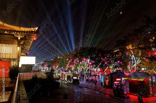 Xi'an, Shaanxi, China - 9 september 2019 : very famous tourist street near the big wild goose pagoda. Chinese night celebrations, illumination in the old capital of China. Xi'an by night