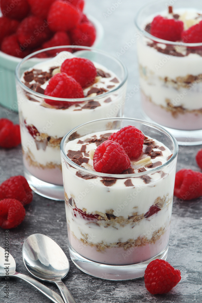 Granola with yogurt trifles with raspberry Granola with yogurt trifles with raspberry