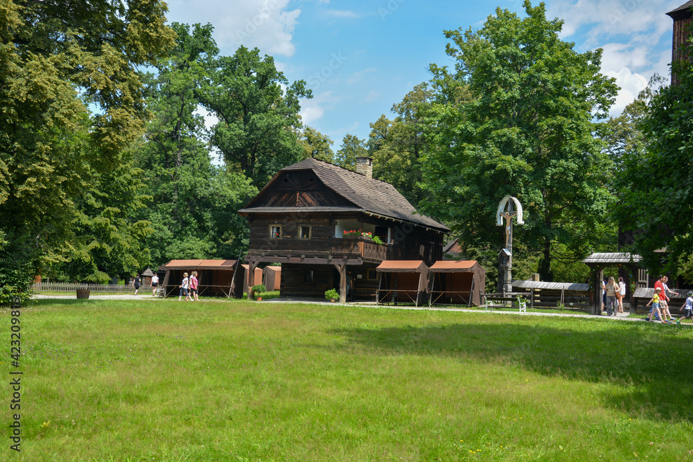 Bauernhof im Walachisches Freilichtmuseum in Tschechien landwirtschaftlich-volkskundliches Freilichtmuseum in Rožnov pod Radhoštěm in Tschechien Bauernhof im Walachisches Freilichtmuseum in Tschechien landwirtschaftlich-volkskundliches Freilichtmuseum in Rožnov pod Radhoštěm in Tschechien