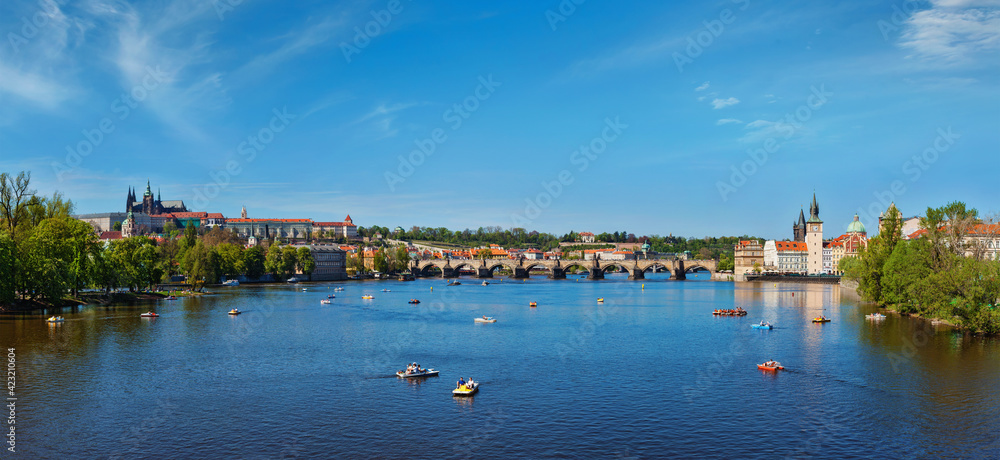 Obraz premium Panoramic view of Vltava river, Charles bridge and Gradchany Prague Castle 
