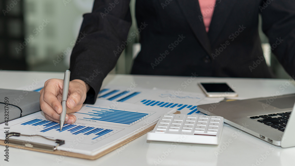 Businessmen analyze revenue charts and graphs with modern laptop computers and strategy ideas in the field of work. Businessmen analyze revenue charts and graphs with modern laptop computers and strategy ideas in the field of work.
