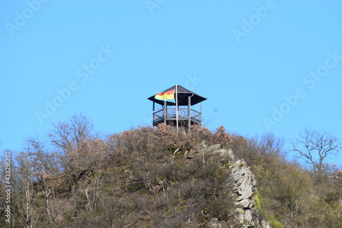 Aussichtspunkt mit Hütte und Dorffahne Niederfell photo