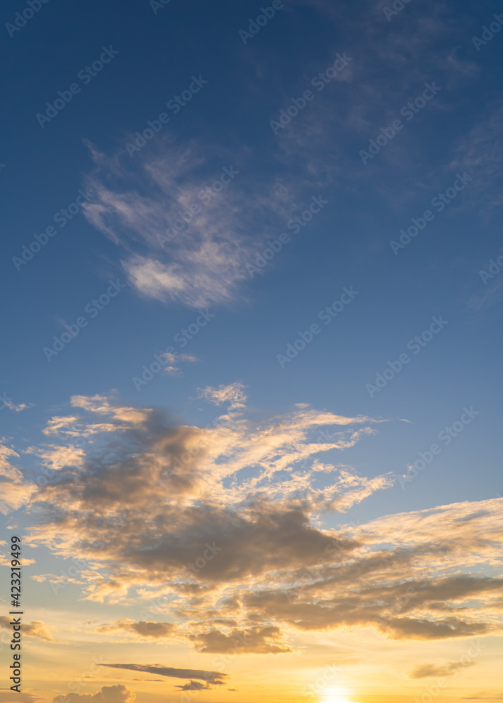 Obraz premium sunset in the sky vertical 