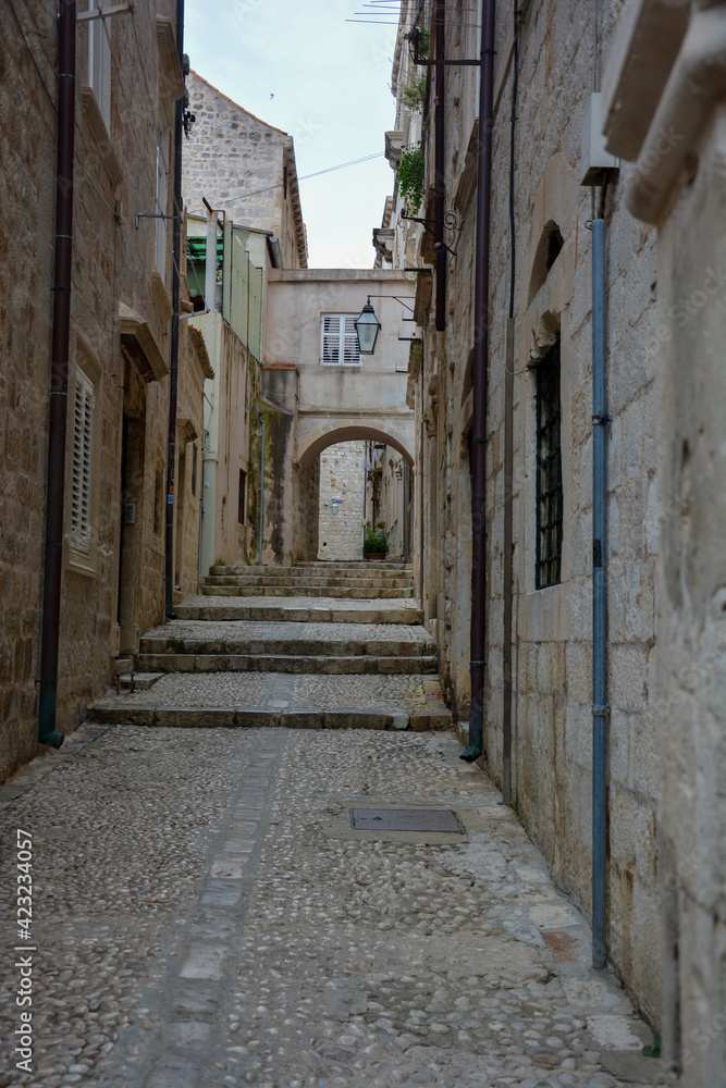 Leere Gasse in der Altstadt von Dubrovnik im Süden von Kroatien, an der Adria Altstadt Unesco