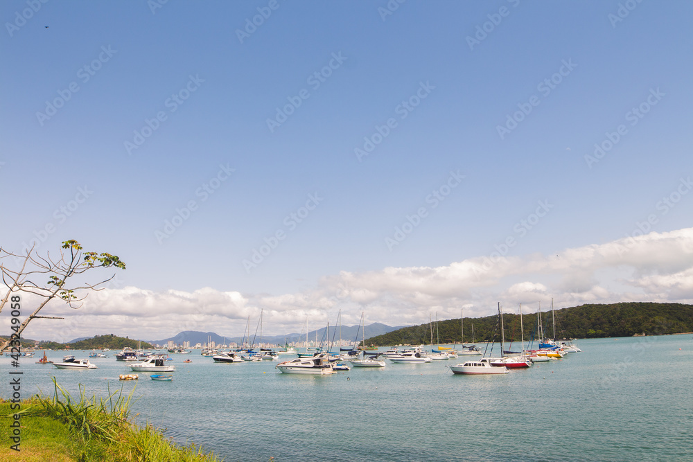 Naklejka premium boats on the river