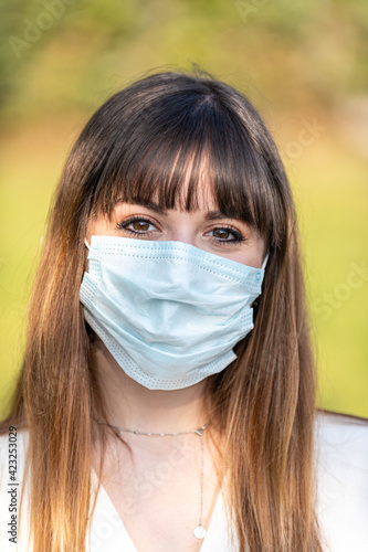 girl wearing medical mask cause covid 19