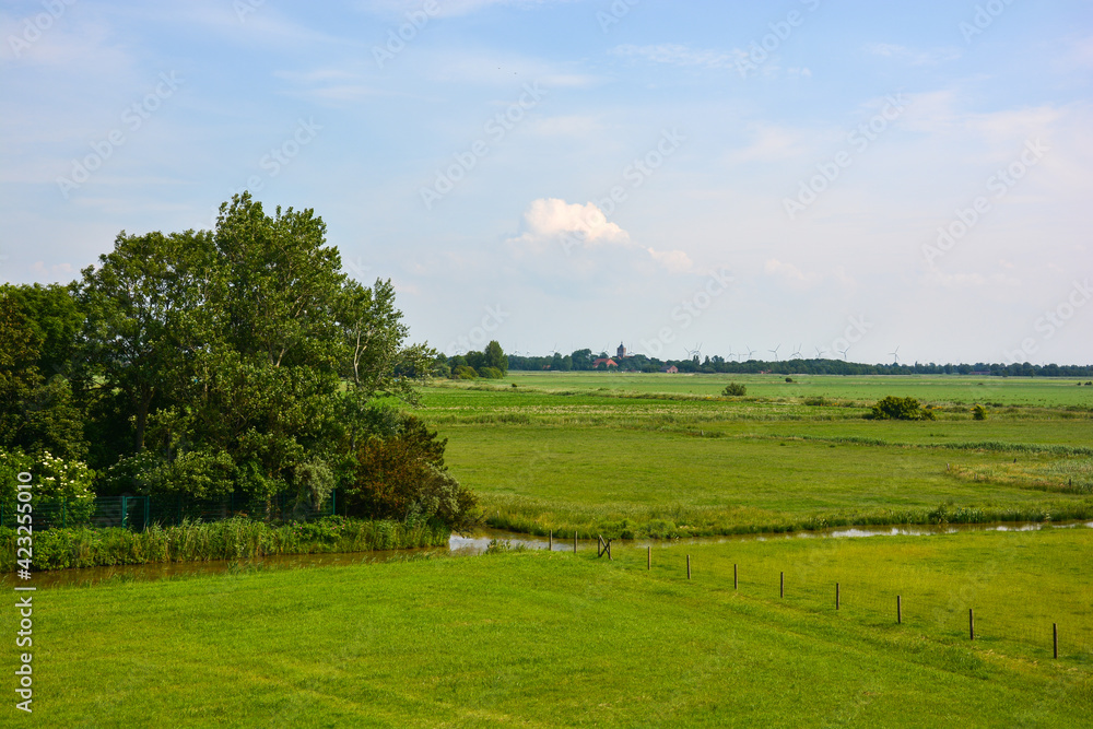 Landschaft Wiesen in Ostfriesland bei Pilsum Landschaft Wiesen in Ostfriesland bei Pilsum