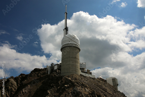 Hautes-Pyrénées - L' Observatoire et L' Antenne du Pic du Midi