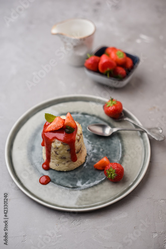 Trauttmansdorff - rice pudding with dried fruits and berry sauce