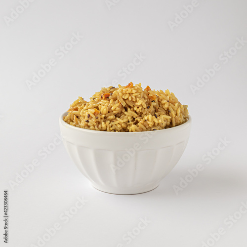 bowl de risotto amarillo al curry