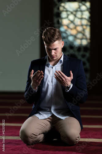 Young Businessman Muslim Praying