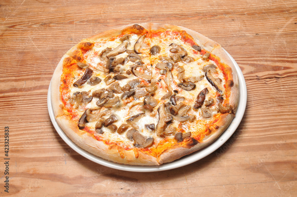 Delicious Italian Mushroom Pizza Delicious Italian Mushroom Pizza