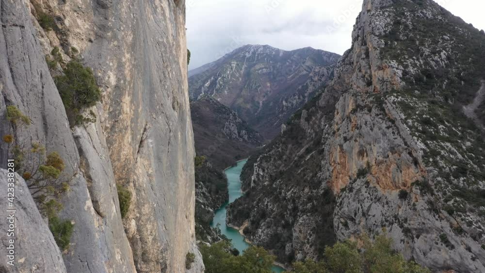Vue aérienne par drone du lac de Sainte Croix et des gorges du Verdon, France Vue aérienne par drone du lac de Sainte Croix et des gorges du Verdon, France