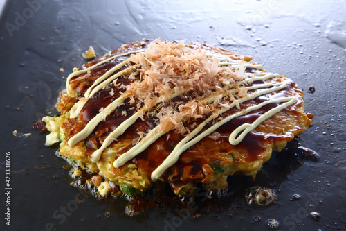 Papier peint お好み焼きの調理過程　鉄板