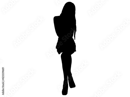 座ってポーズをとる女性モデルのシルエット