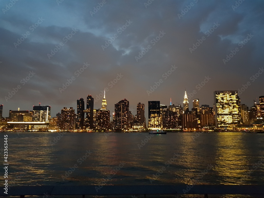 Obraz premium dusk in manhattan