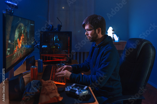 Cuadro en lienzo Concentrated Pro Gamer Playing Game, Taking Part In Online Tournament Sitting At Computer At Home
